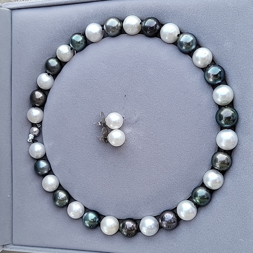 White and Tahitian pearl choker with earrings